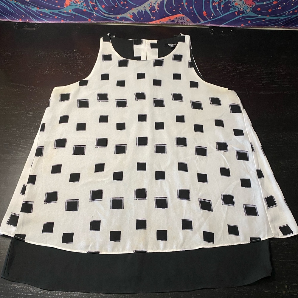 Premise Studio Black and White Geometric Sleeveless Top